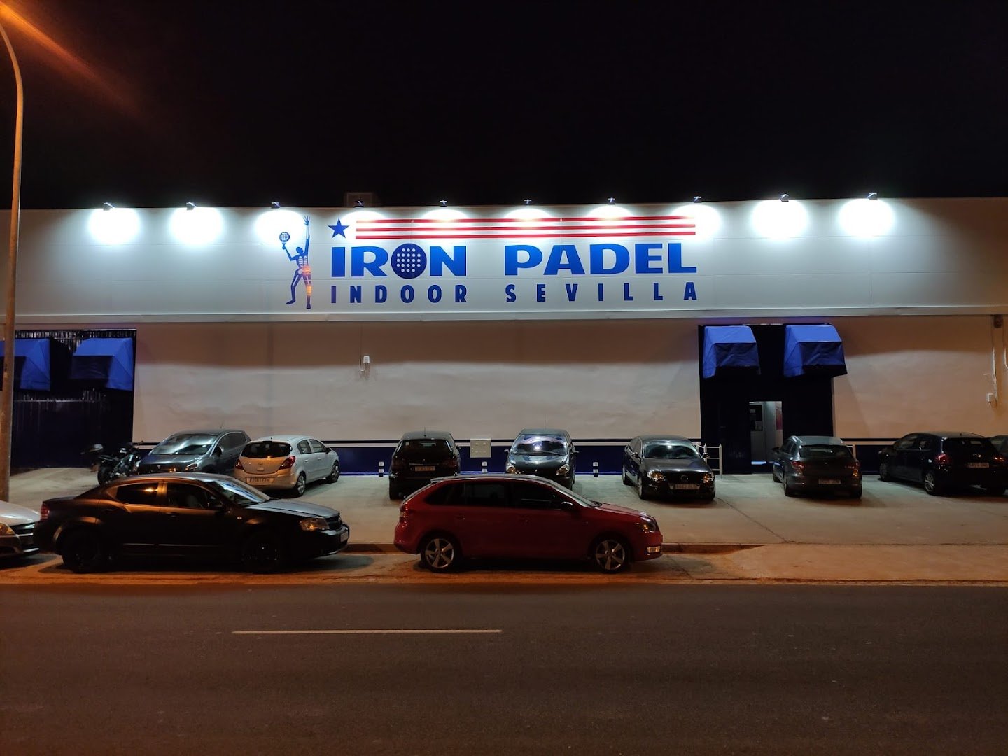 IRON PADEL INDOOR SEVILLA, Sevilla
