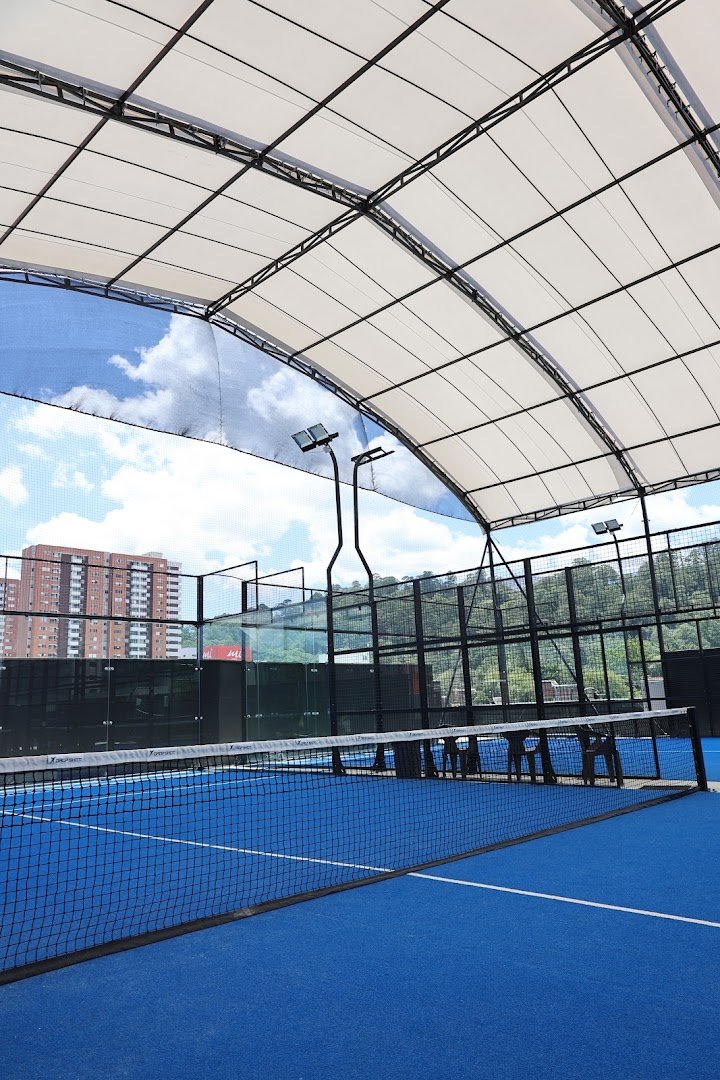 PADELHUB Premium Plaza, Medellín